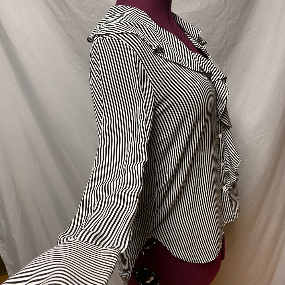 Zara Basic button down ruffle front blouse - Picture 4 of 6